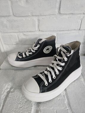 Converse All Star Chuck Taylor  Black & White Platform High Top Sneakers. Size 8